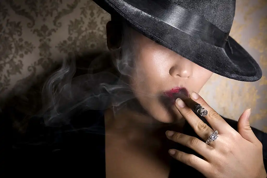 woman smoking cigar fact
